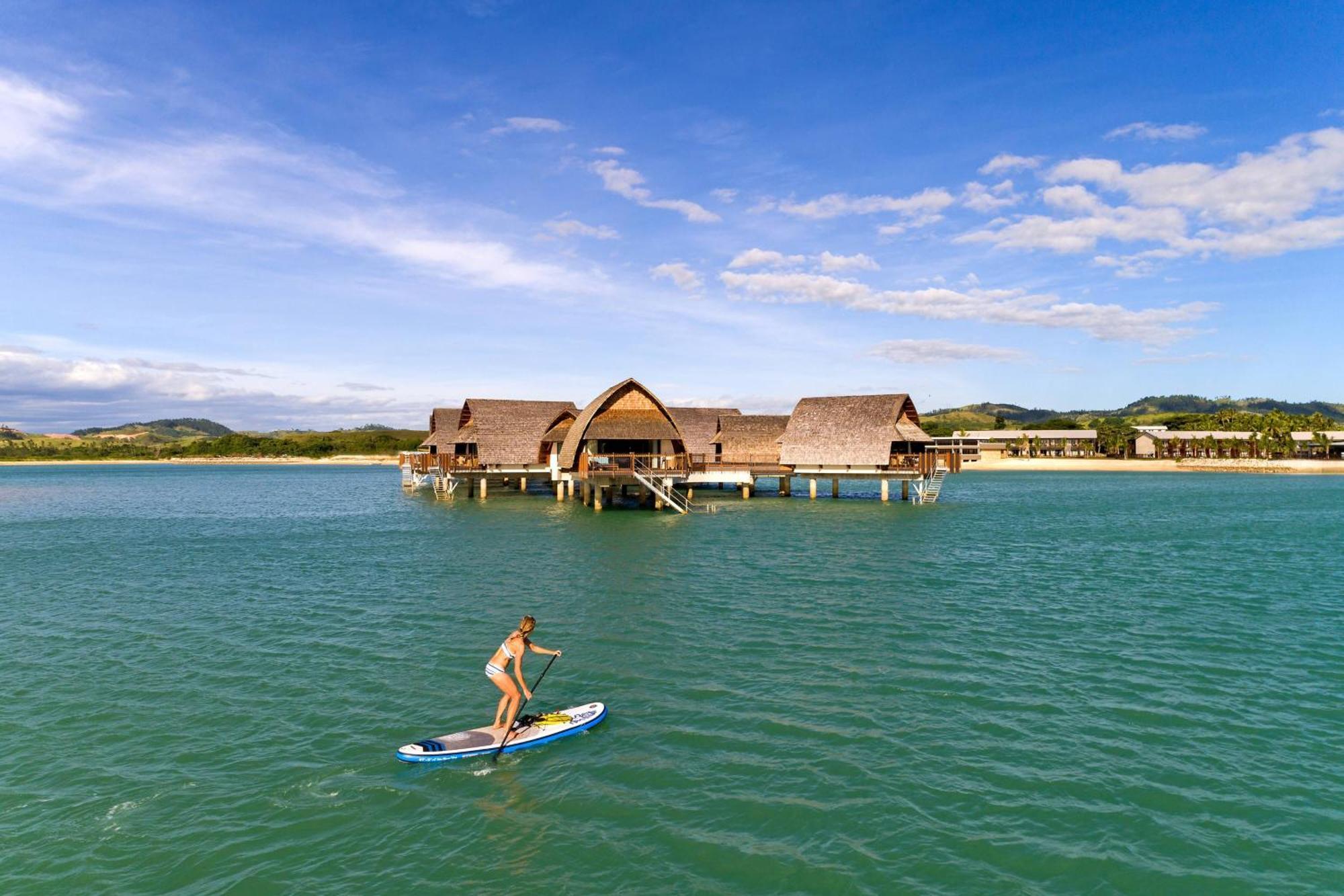 Fiji Marriott Resort Momi Bay Eksteriør billede The resort's overwater bungalows