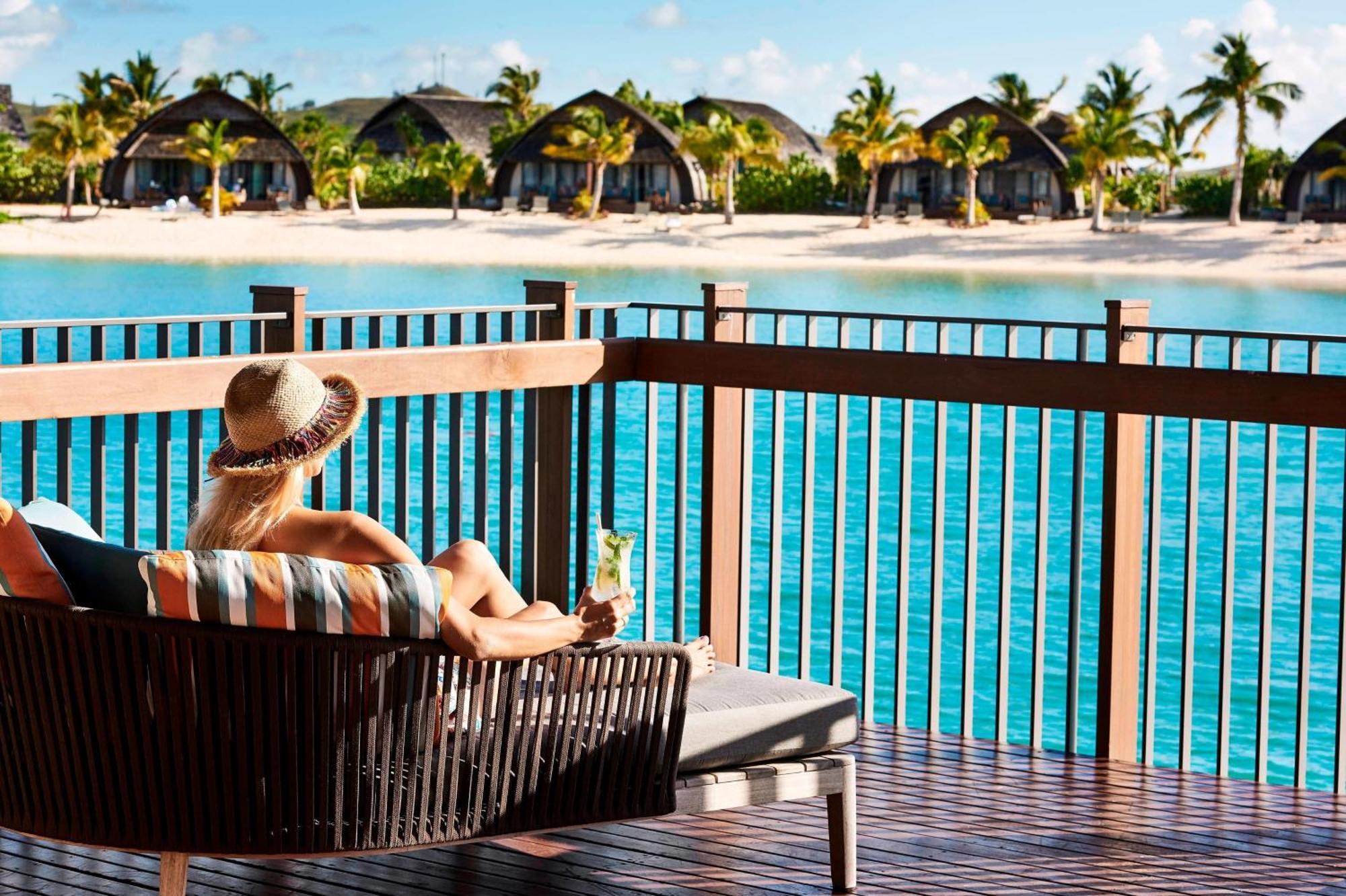 Fiji Marriott Resort Momi Bay Eksteriør billede A view of the beach from the resort