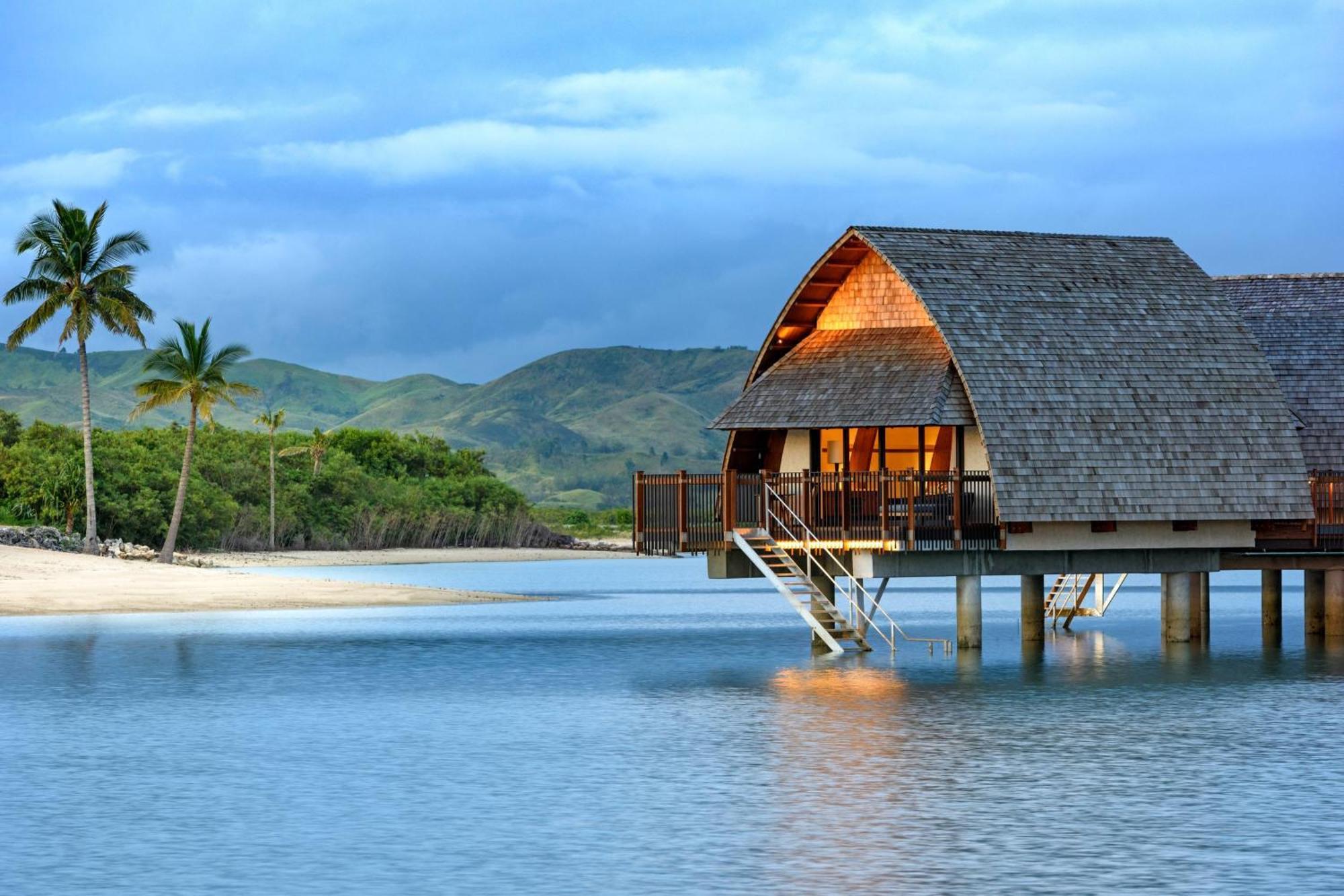 Fiji Marriott Resort Momi Bay Eksteriør billede Overwater bungalow at the resort