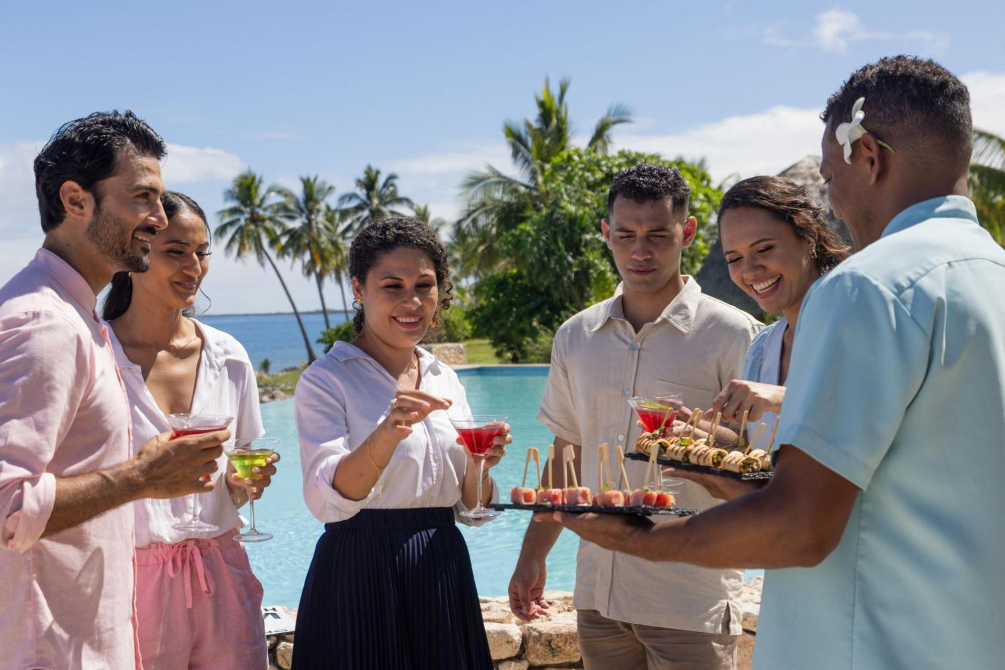 Fiji Marriott Resort Momi Bay Eksteriør billede The resort's staff
