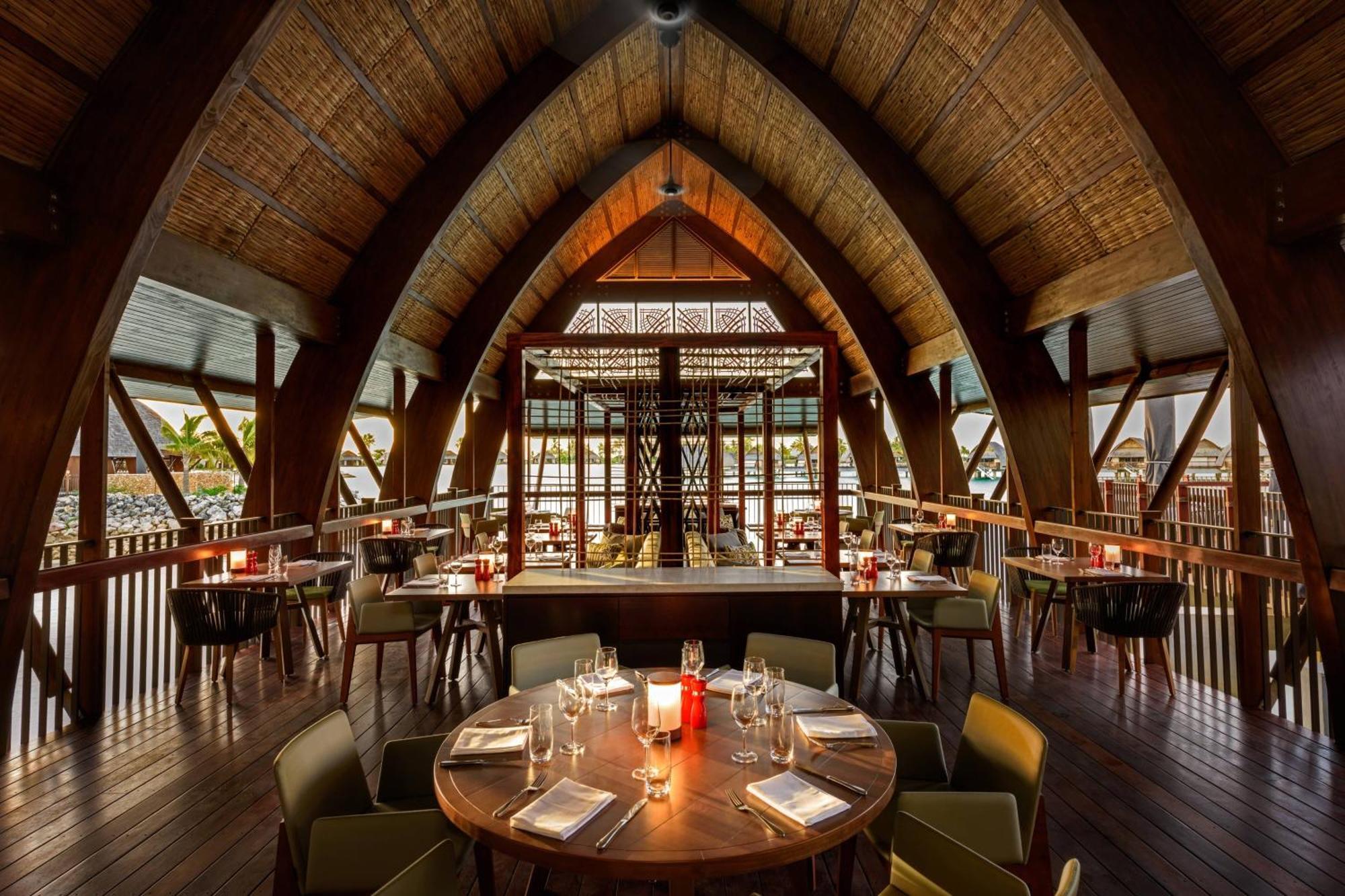 Fiji Marriott Resort Momi Bay Eksteriør billede The interior of the restaurant